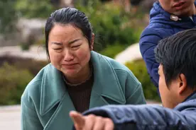 "我宁愿养一盆花，也不养父母"，不孝女一席话，却得到无数人力挺图片