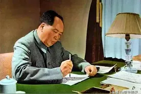 毛泽东一生与屈原心灵相通，共和国内外交困时期的一首《七绝·屈原》，成为毛泽东斗争精神的豪迈宣誓图片