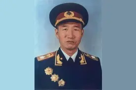 寒夜率军涉汉水，徐向前总指挥的一句话让士兵们无所畏惧，致敬图片
