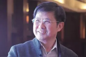 从乡村教师到广西首富！如今他身价1653亿，排在中国富豪前十图片