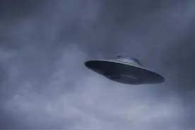 广东多地出现不明飞行物，在天空中飞行2分钟，霍金早已做出预言图片