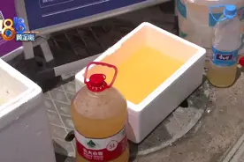 杭州一小区自来水沉淀变橙汁黄，水务公司正排查原因图片