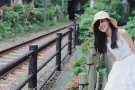 广东女孩获“最美女教师”，掀开遮住半张脸的刘海：睡着的天使图片