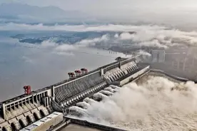 下游干旱时蓄水发电，洪涝时却泄洪？这里用数据为三峡大坝正名图片