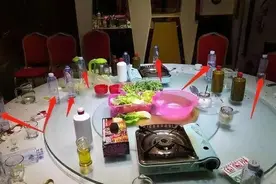 为何喝酱香酒要备上1瓶矿泉水？以前不懂，现在才知道里面的门道图片