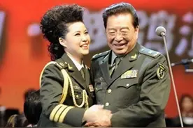 儿子入狱8年，81岁李双江携娇妻商演谋生，还想为儿子奔波改命？图片