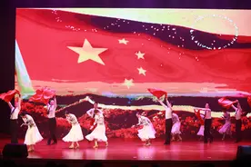 今夜，红色舞蹈专场演出走进八桂警营图片