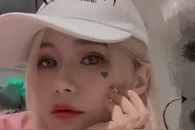 昔日LPL花旦苏小妍晒自拍，粉丝：这就是微笑一直单身的理由？图片