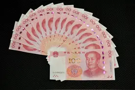 天降横财？银行卡莫名多出1千万他给花光了，三年后他后悔了图片