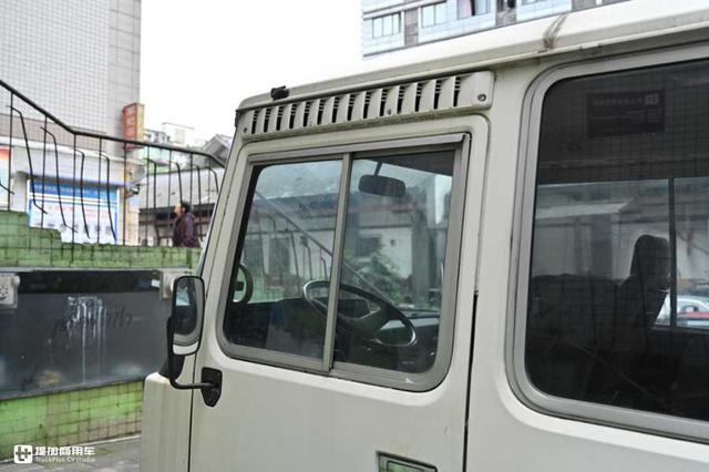 日系中巴经典车型，平顶二代丰田考斯特还记得吗？现在相当少见了