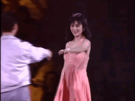 张学友91年演唱会，关之琳助阵，惊艳全场图片