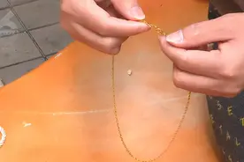傍名牌直播卖崴货？她花几千块买的“999金饰”假的不只一点点图片