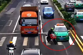 摩托车不按规则连续变更车道，结果惨了!图片