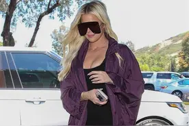 爱晒靓照的科勒·卡戴珊，有二姐的身材没有两个妹妹的脸图片