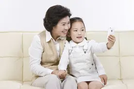 丈母娘带孩子，挨累不讨好？图片