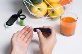 48岁男子空腹血糖7.8降到3.9，睡觉时却出现脚疼，医生：降得太快图片