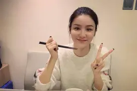 甜美乖巧的张馨月，靠这两点吸引林峰，高情商的她并不简单图片
