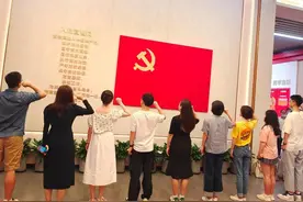 中南财经政法大学学子在社会实践中深刻领悟习近平总书记“七一”重要讲话精神图片