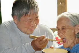 小说：“二小”和他的继母图片