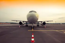 目前，桂林航空复工率已实现100％，日均航班量恢复到近30班，航线已恢复到21条图片