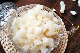 吃柚子都把皮扔了？学会这样做，2步就搞定香甜好吃，孩子抢着吃图片