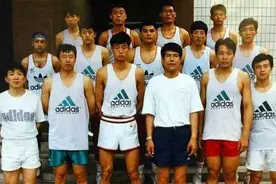 92年巴塞罗那奥运会，蒋兴权首次执教的中国队与乔丹为首梦之队图片