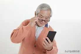“银发族”成“低头族”？沈阳22%使用智能手机的老年人每天上网超过6小时图片