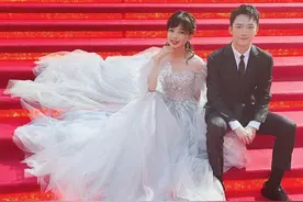 央视“最美女记者”王冰冰翻车？主持晚会妆容太浓，清纯气质没了图片