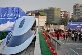 中国超级高铁有多牛？时速620贴地飞行，美国：偷了我们的技术图片