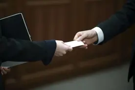 张家慧案牵出行贿律师，如何整治“司律不当交往”？图片