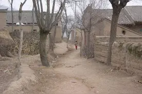 戏理乡村：乡村居民假装有一个当官的亲戚是什么体验？图片