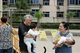 “姥姥带娃”和“奶奶带娃”区别，原因很现实，别说你家不是这样图片