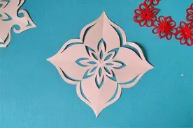 剪纸手工教程：漂亮的四瓣窗花怎么剪？窍门在这里图片