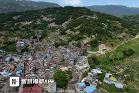 马尾两古稀老人义务修山路，从山底到山腰，一年修了400米图片