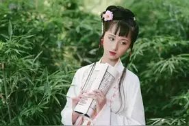 才女征婚出上联：“寂寞寒窗空守寡”，乞丐对出下联抱得美人归图片