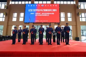 蚌埠支队举行政府专职消防员“投身消防纪念章”颁发仪式图片