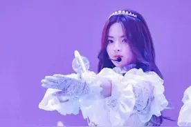 网友嘲讽杨超越学历低，锦鲤的回复让人心疼，学历能代表一切吗？图片