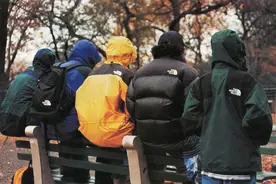 入冬的第一件羽绒服怎么选？比起烂大街的北面，波司登好像还不错图片