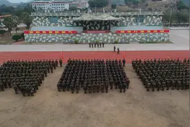 武警福建总队新兵四大队新兵在漳州启程“淬火”之旅图片
