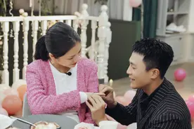 杜淳老婆晒照，自曝目前正母乳喂养女儿，婚后变节俭耳环才8块钱图片
