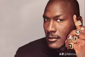一代篮球之神“迈克尔.乔丹”，精彩“传奇瞬间”的抓拍图片