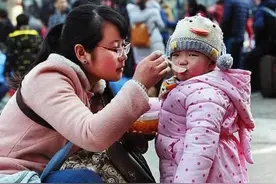 孩子反复哼唱一首“儿歌”，妈妈觉得不对劲，去幼儿园举报老师图片