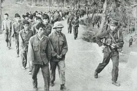 越军被俘后的真实面目：顽固狡诈又贪生怕死图片