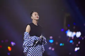 当众diss尚雯婕、把家暴渣男打骨折的谭维维，这次认输了？图片
