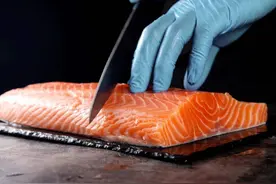 进口三文鱼被检测出新冠病毒：多地紧急排查，购买生鲜要小心了图片