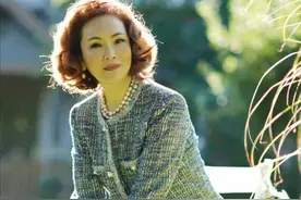 适合六十岁女人的秋季穿搭，兼具舒适与时尚，既有气质又显年轻图片