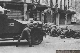 1937年上海淞沪会战，日本军舰进入黄浦江，炮击上海民居图片