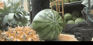 刘华强买瓜又火了，到底是谁征服了谁？