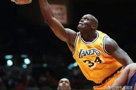 场均13.6板3帽，却不是篮板王和盖帽王，奥尼尔输给了谁？图片