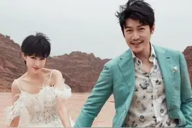 陆毅“再拍”婚纱照，近照瘦得让人认不出，跟鲍蕾同框脸超小图片